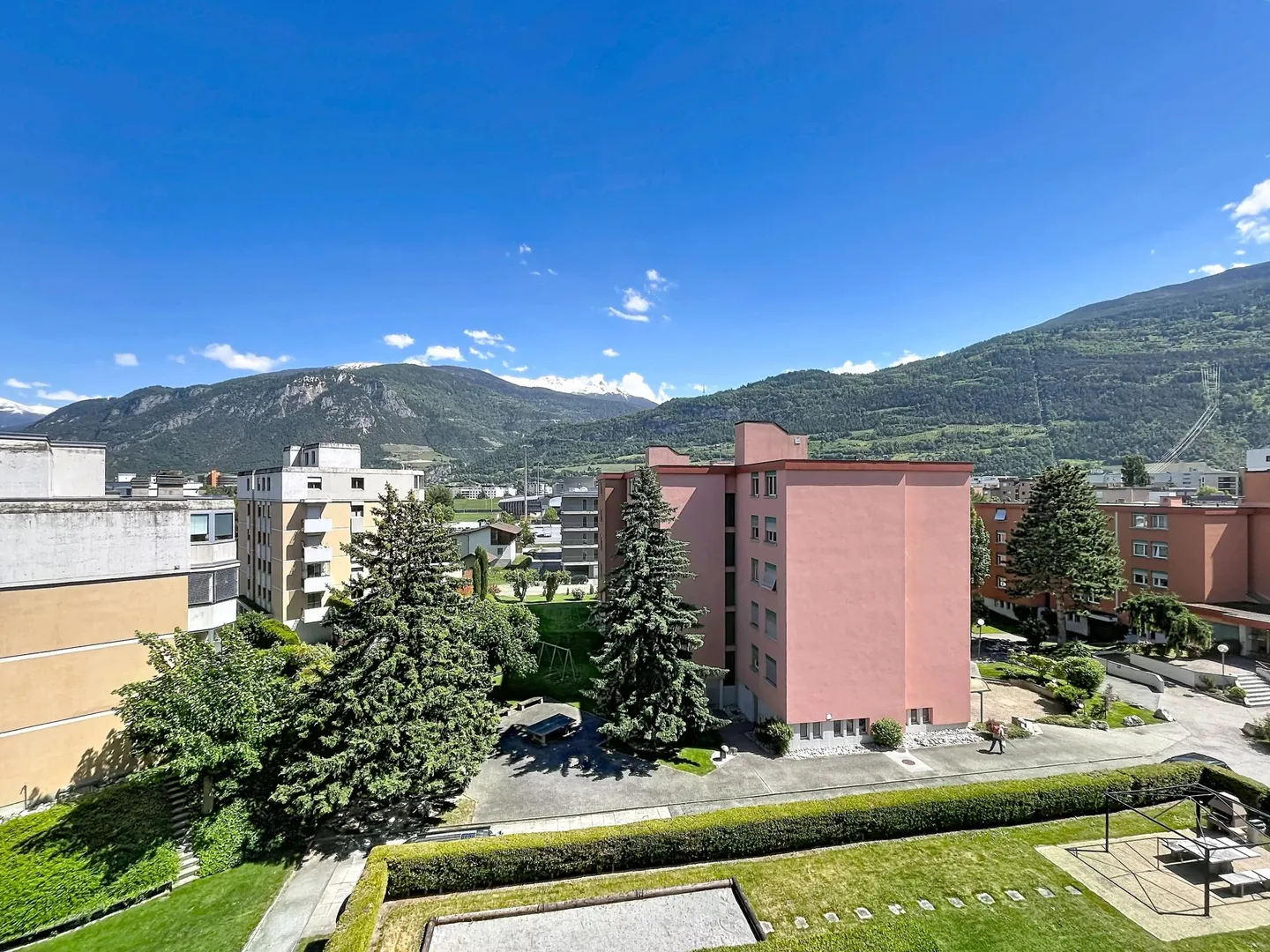 Bel appartement traversant de 4,5 pièces dans le quartier de Vissigen à Sion - Photo 7 of 13