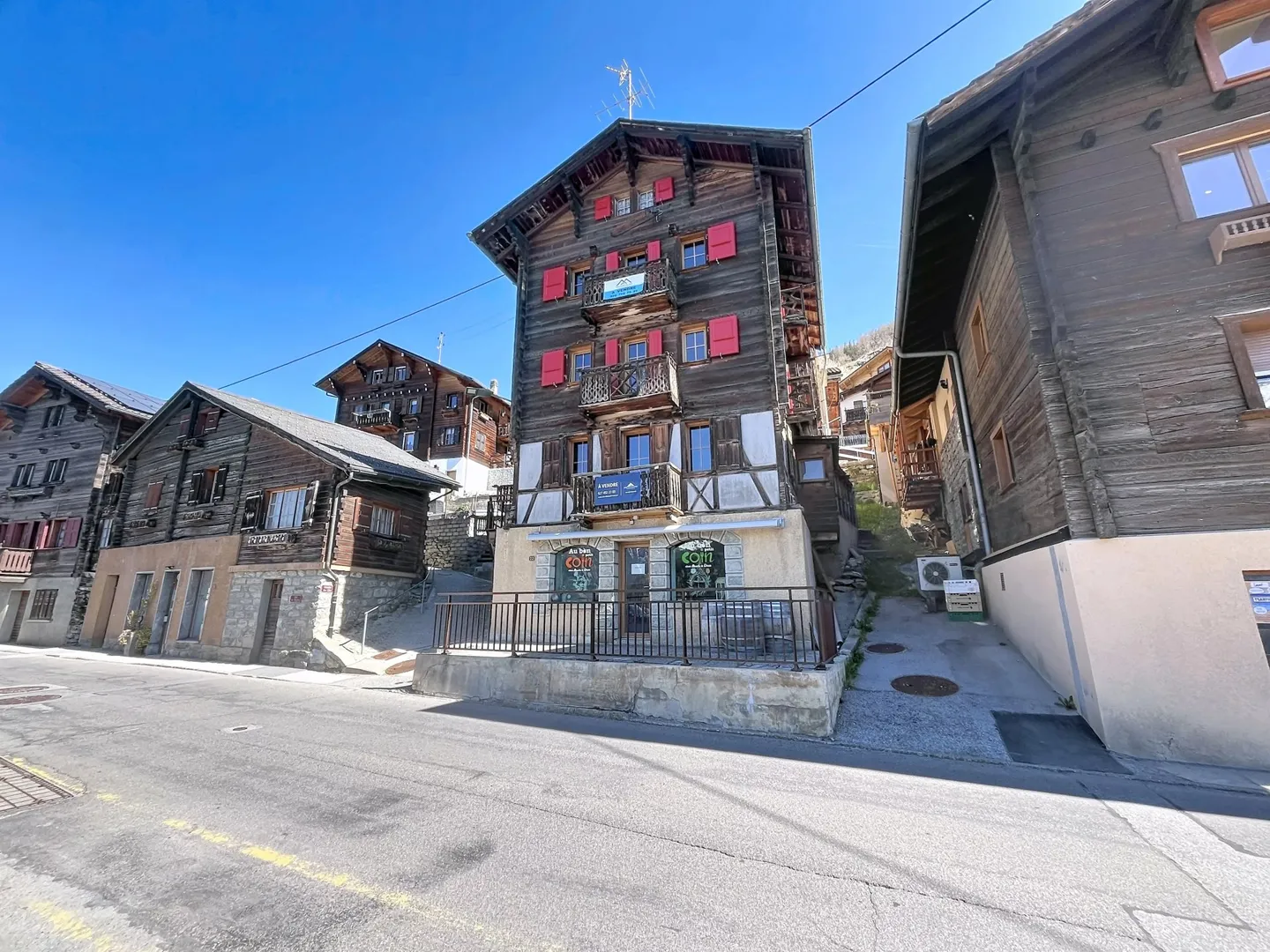 Apartment with renovation potential and mountain view - Photo 1 of 7