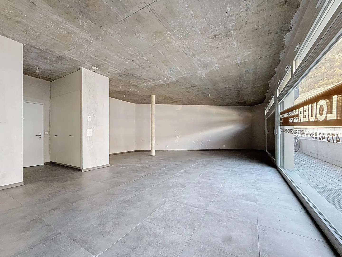 Espace de plain-pied pour services - Photo 3 sur 5