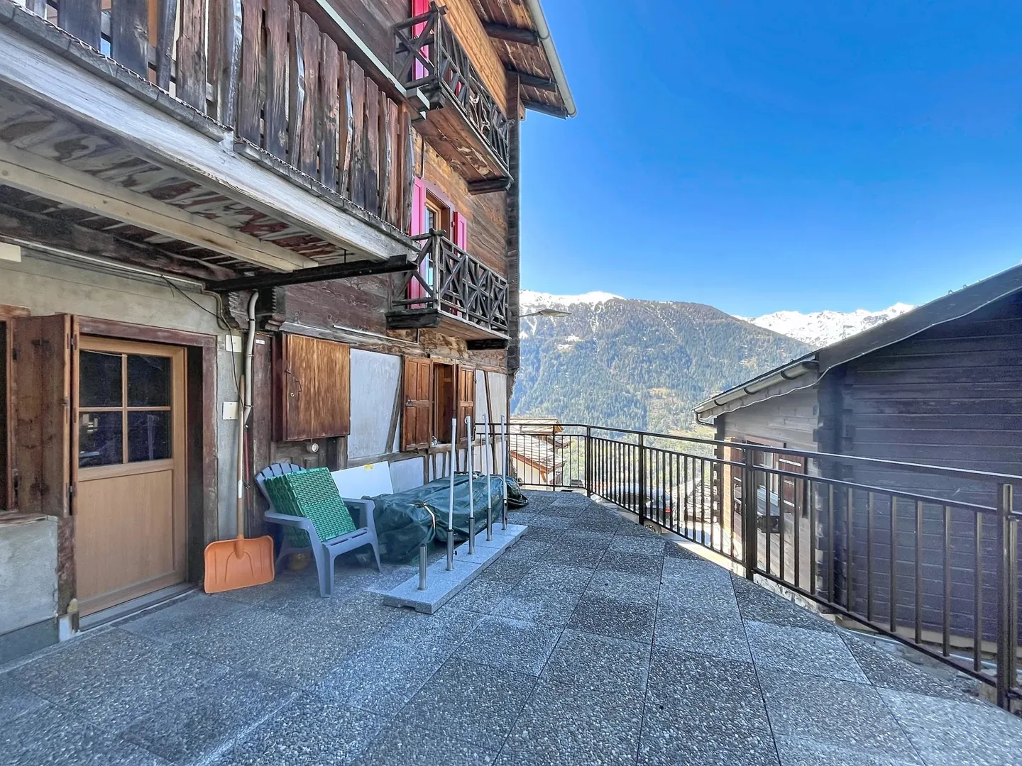 Apartment with renovation potential and mountain view - Photo 6 of 7