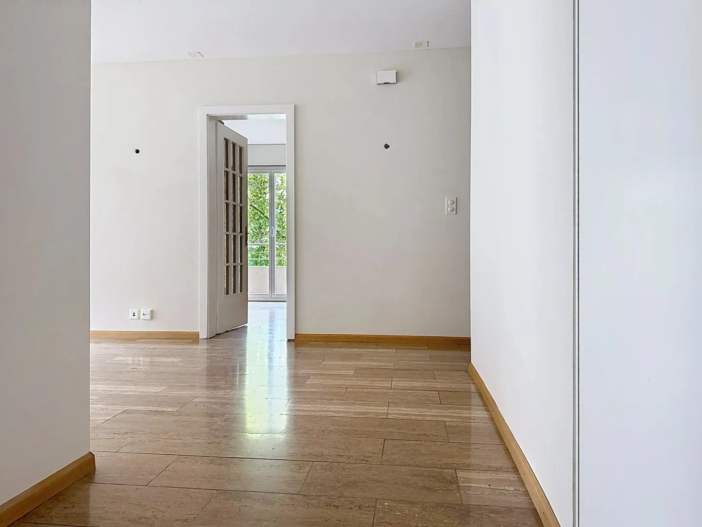 Spacious 6.5 rooms with balcony, unobstructed view and beautiful brightness in Sion - Photo 2 of 13