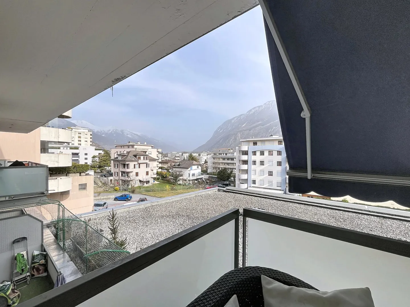 Grand appartement familial de 4 pièces avec vue dégagée à Sierre - Photo 5 of 12