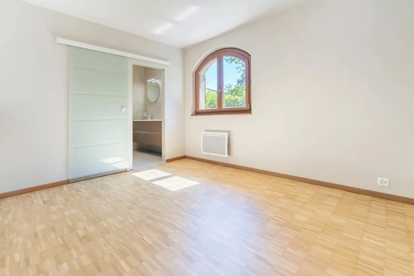Casa indipendente ristrutturata in una zona ricercata - Foto 4 di 12