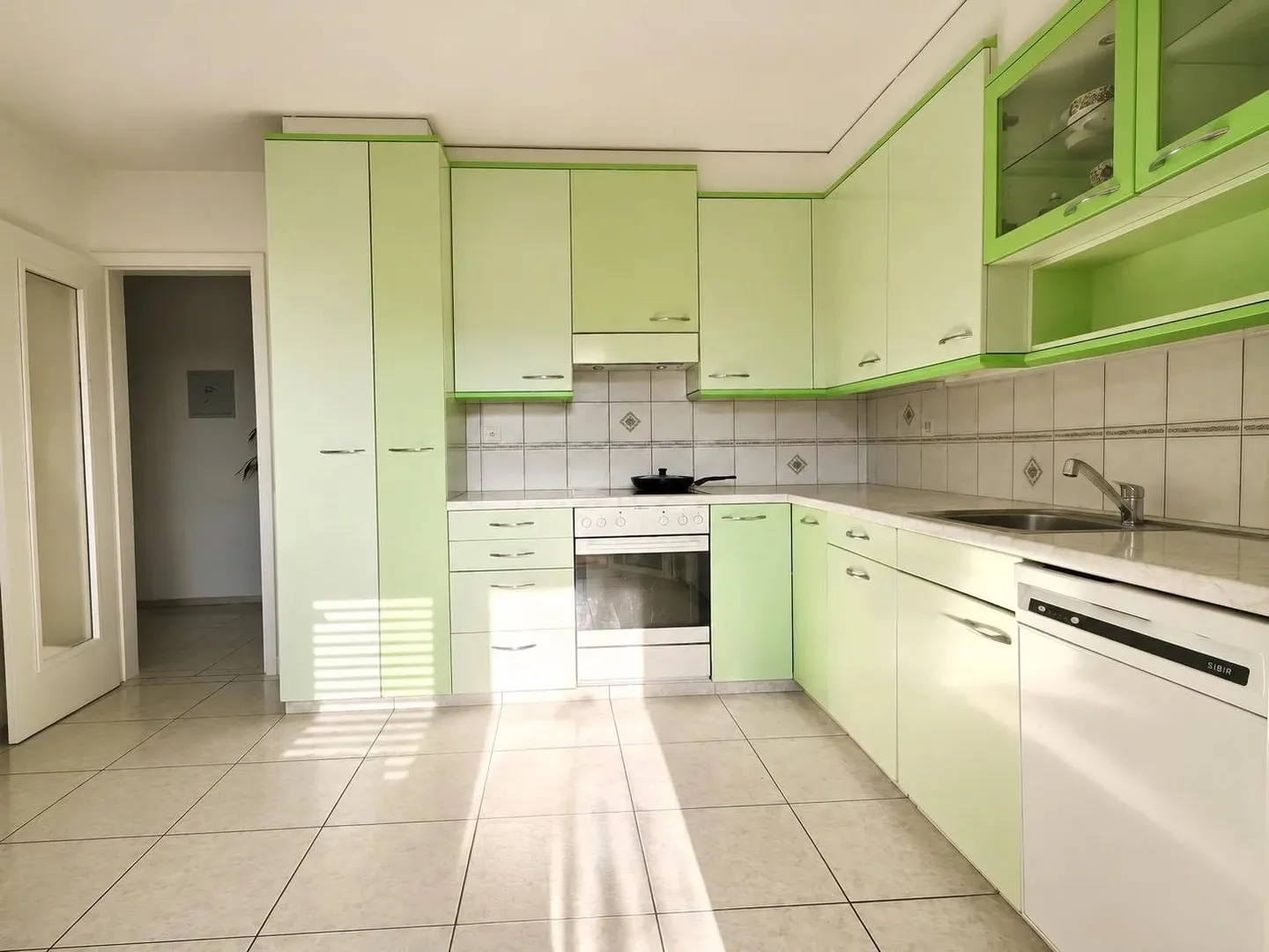 Lumineux 3,5 pièces avec balcon et vue dégagée à Sierre - Foto 3 von 9
