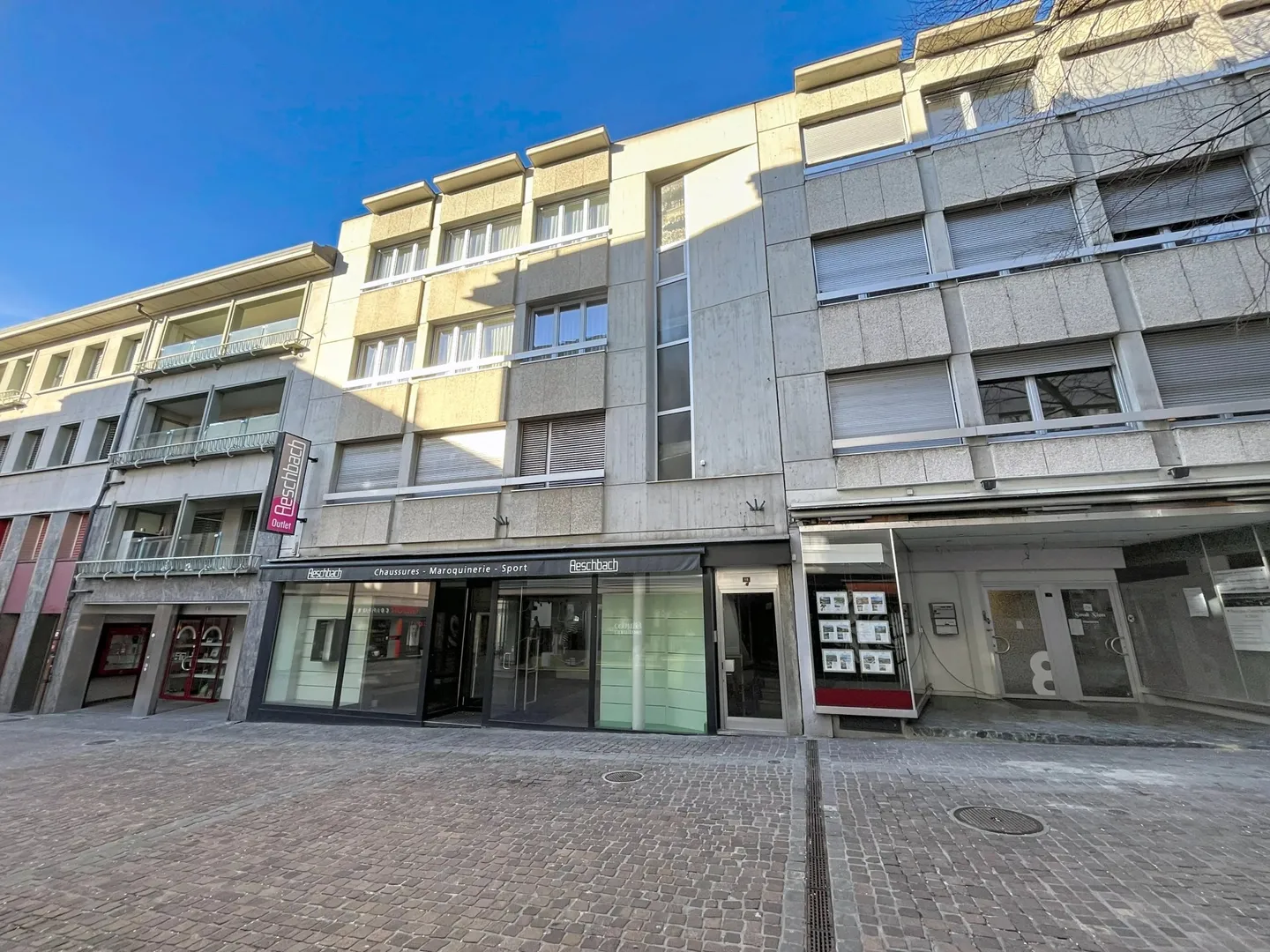 Local commercial au centre de Sion - Grandes surfaces modulables - Photo 1 of 13