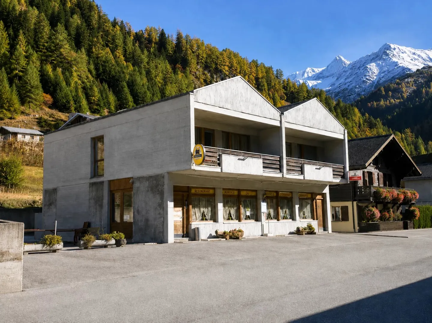 Gemischtes Unternehmen mit Hotelbereich, Restaurant und unabhängiger Wohnung in Bourg-St-Pierre - Foto 1 von 12