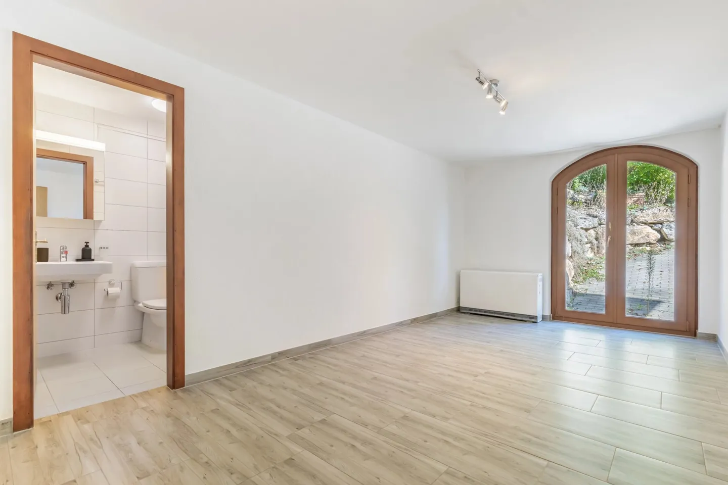 Casa indipendente ristrutturata in una zona ricercata - Foto 8 di 12