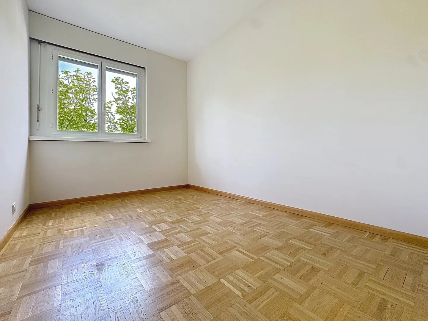 Spacious 6.5 rooms with balcony, unobstructed view and beautiful brightness in Sion - Photo 9 of 13