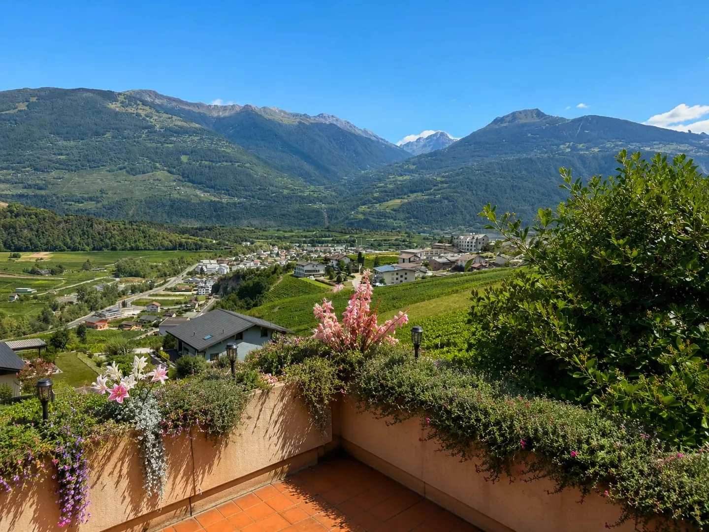 4,5 pièces en duplex sous les toits avec vue dégagée - Foto 8 von 8