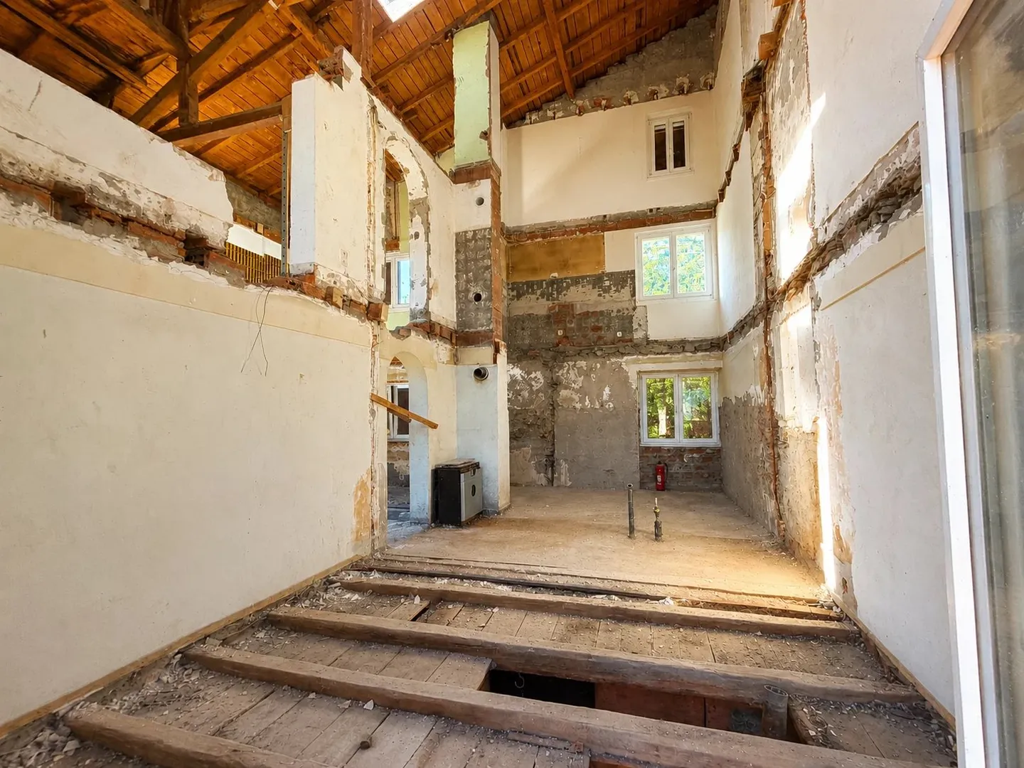 4,5 pièces en duplex sous les toits avec vue dégagée - Foto 5 von 8