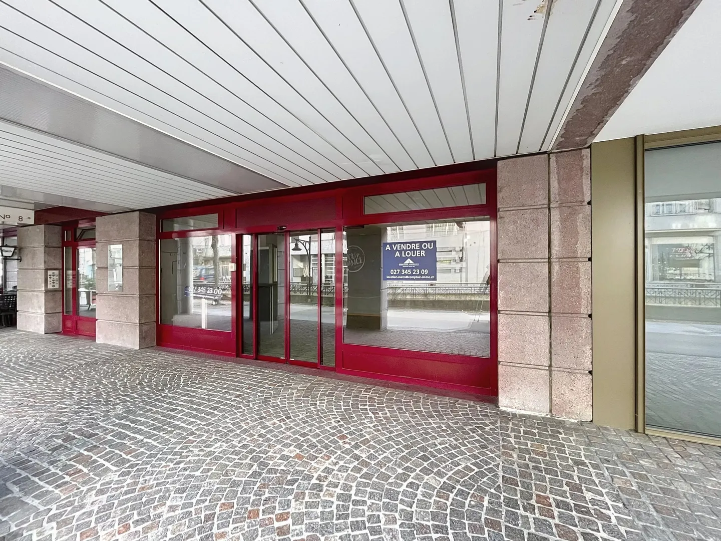 Spacieux local commercial au centre de Sierre - Foto 7 di 12