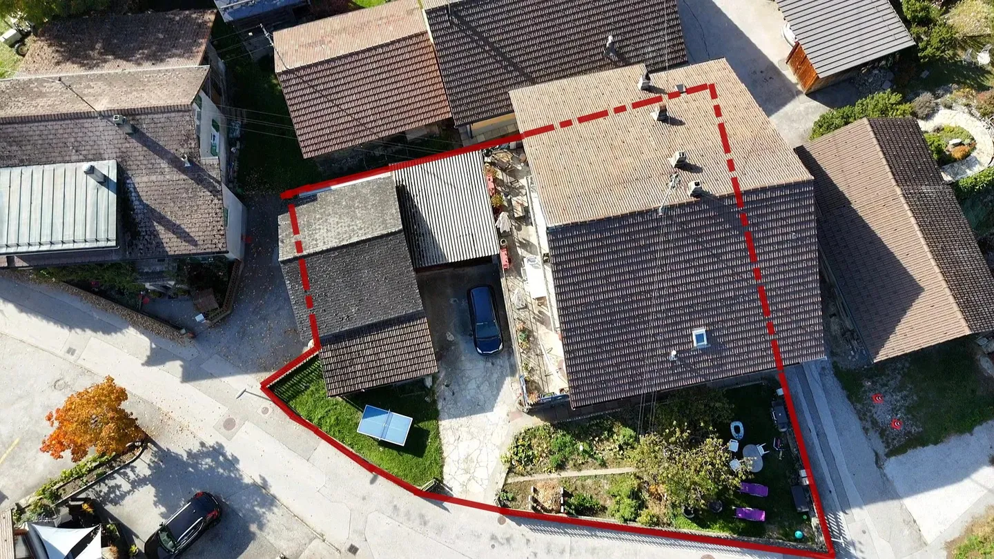 Casa con tre appartamenti da ristrutturare con alto potenziale - Foto 13 di 13