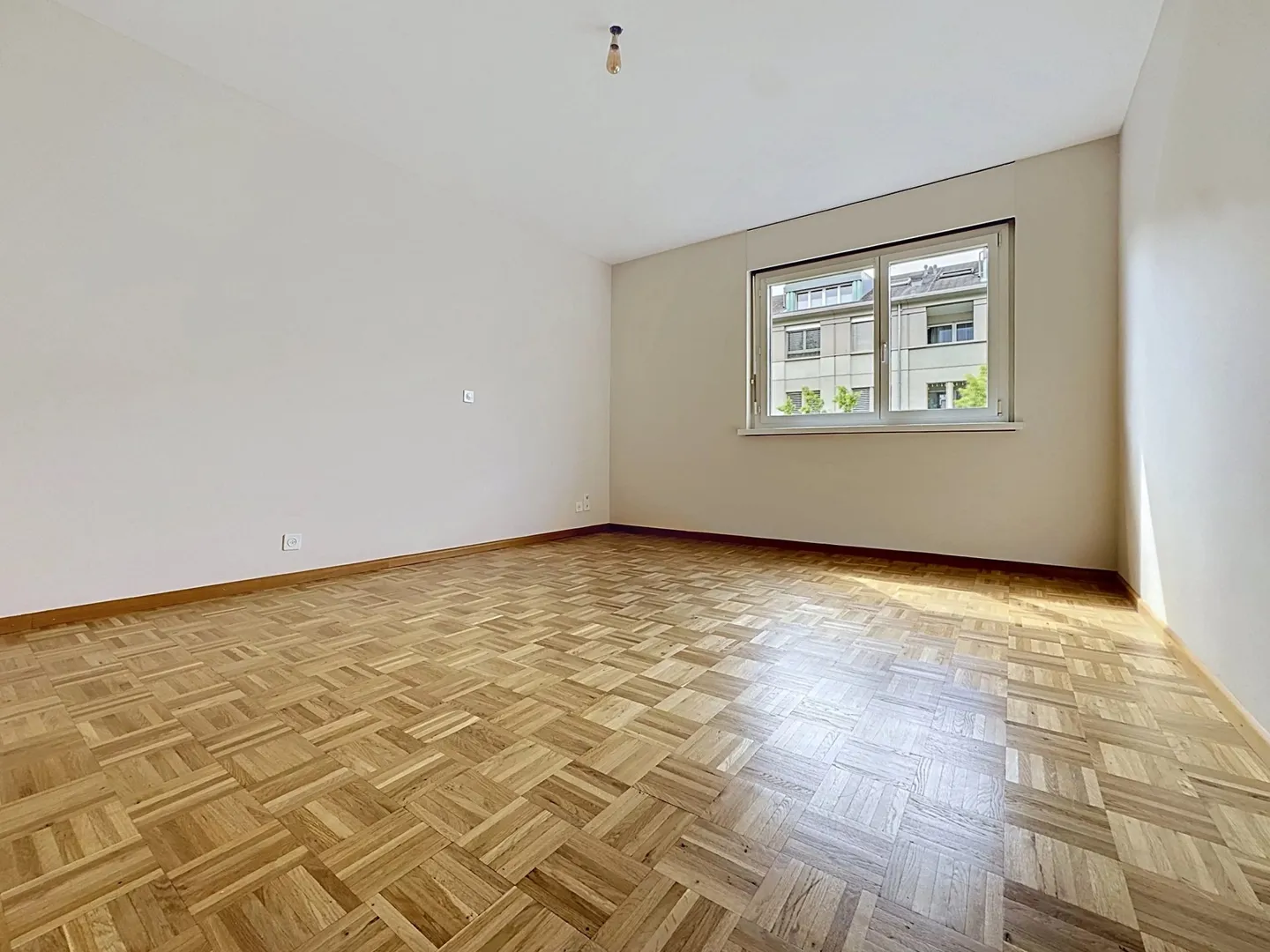 Spacious 6.5 rooms with balcony, unobstructed view and beautiful brightness in Sion - Photo 7 of 13