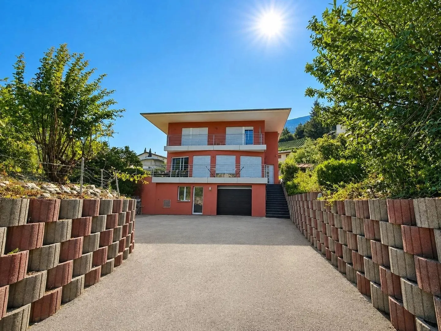 Spacieuse villa individuelle avec grand jardin à Sierre - Foto 1 di 13