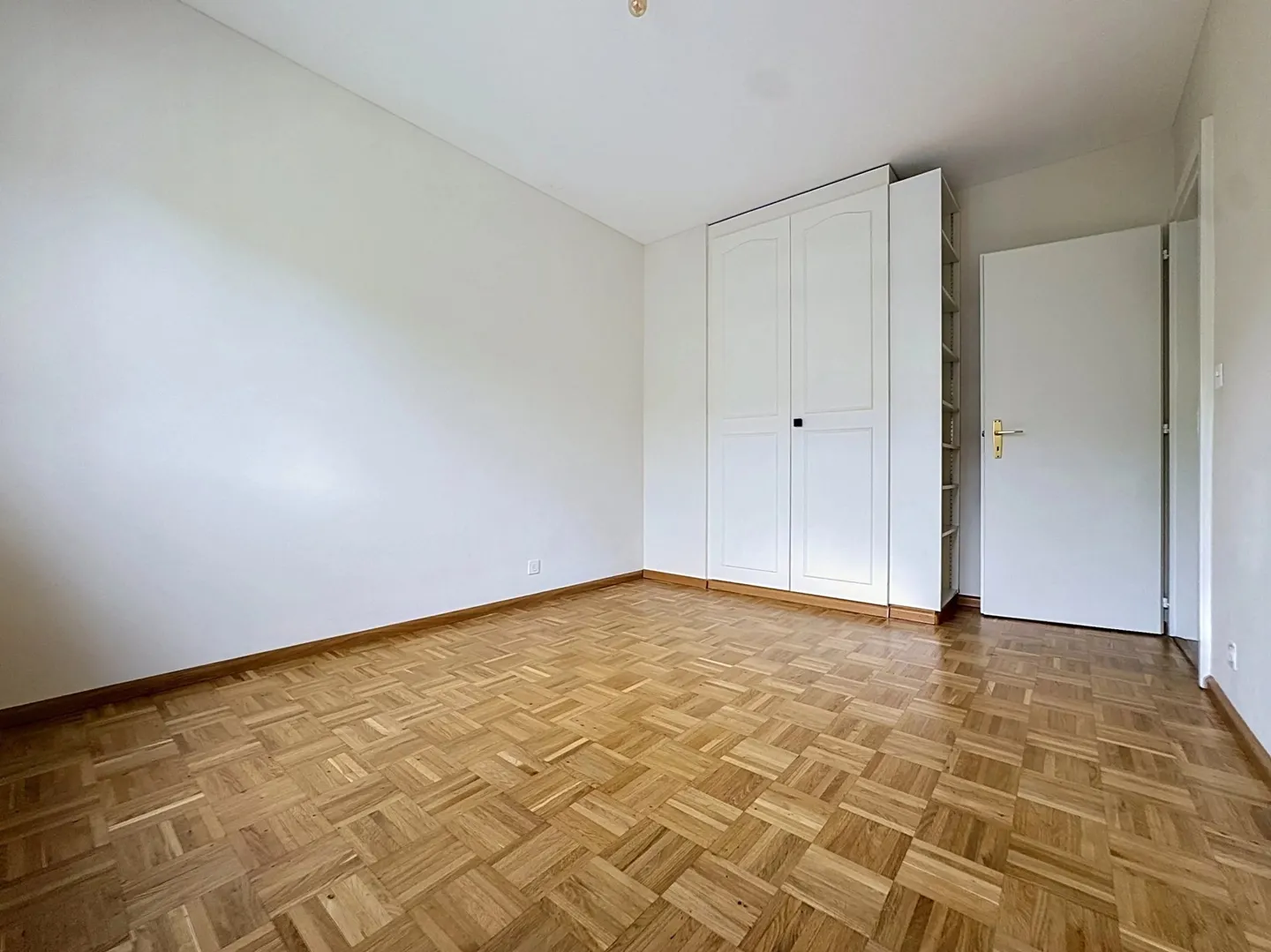 Spacious 6.5 rooms with balcony, unobstructed view and beautiful brightness in Sion - Photo 11 of 13