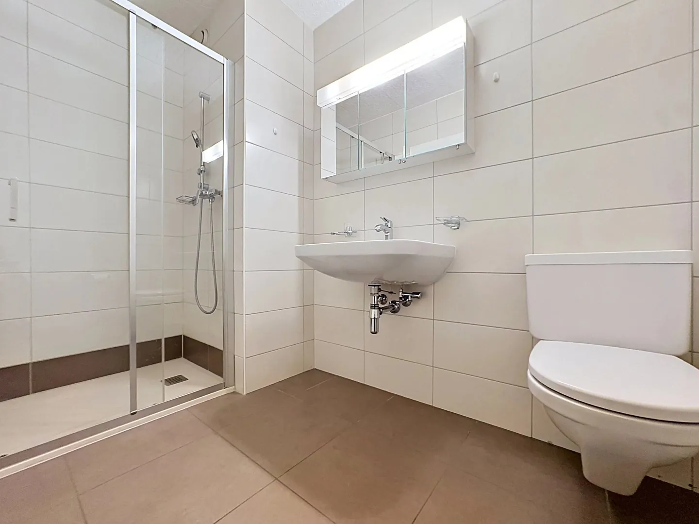 Spacious 6.5 rooms with balcony, unobstructed view and beautiful brightness in Sion - Photo 13 of 13