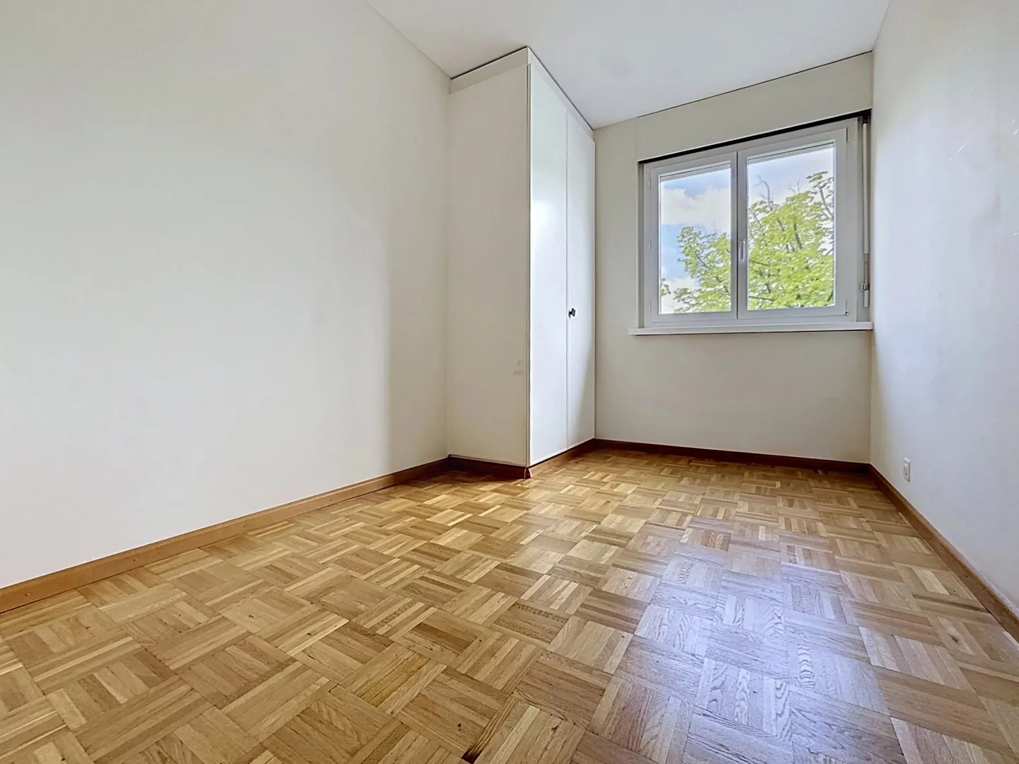 Spacious 6.5 rooms with balcony, unobstructed view and beautiful brightness in Sion - Photo 8 of 13