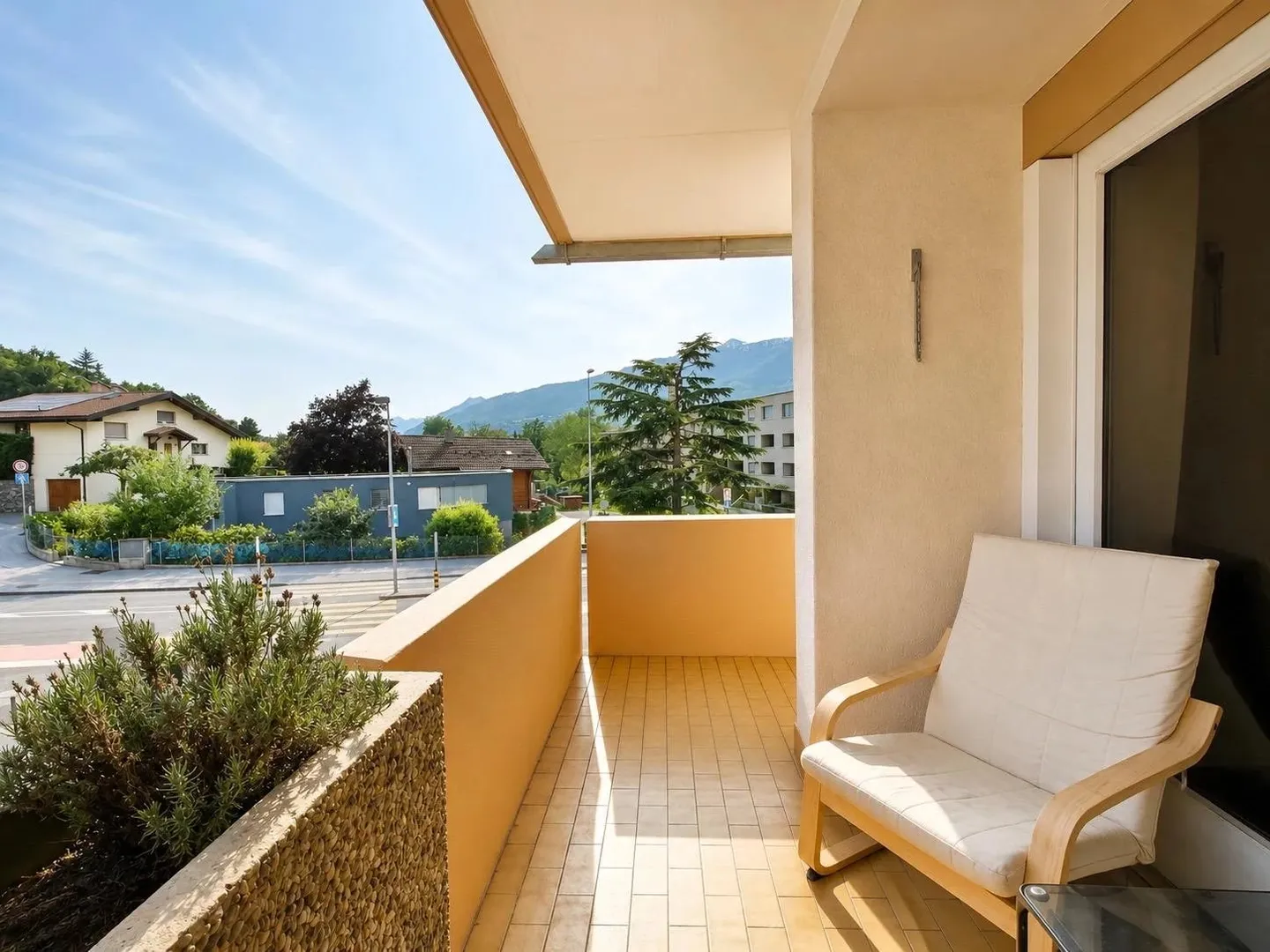 Lumineux 3,5 pièces avec balcon et vue dégagée à Sierre - Foto 4 von 9