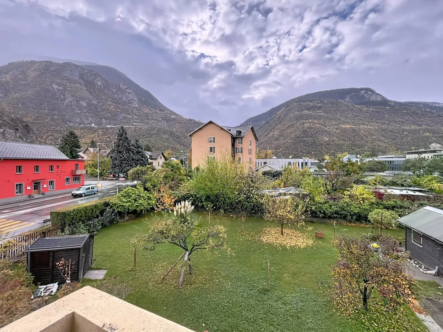 Appartement de 3 1/2 pièces à rénover à Sierre - Photo 2 of 10