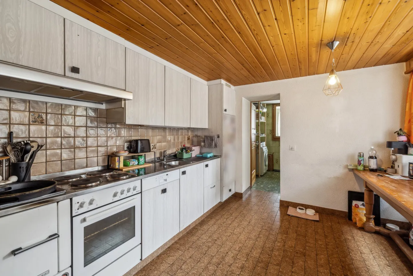 Casa con tre appartamenti da ristrutturare con alto potenziale - Foto 7 di 13