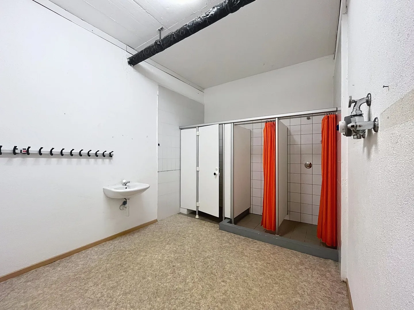 Spacieux local commercial au centre de Sierre - Foto 11 di 12