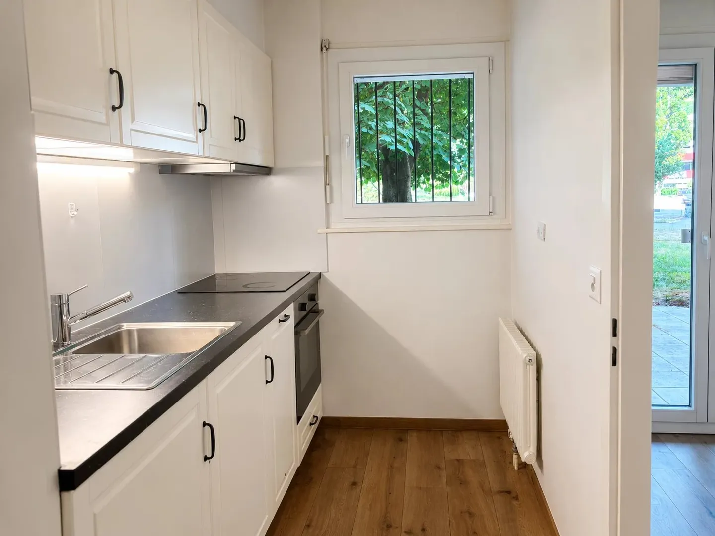 Rendement attractif à Sierre : 2,5 pièces rénové avec terrasse - Foto 2 von 7