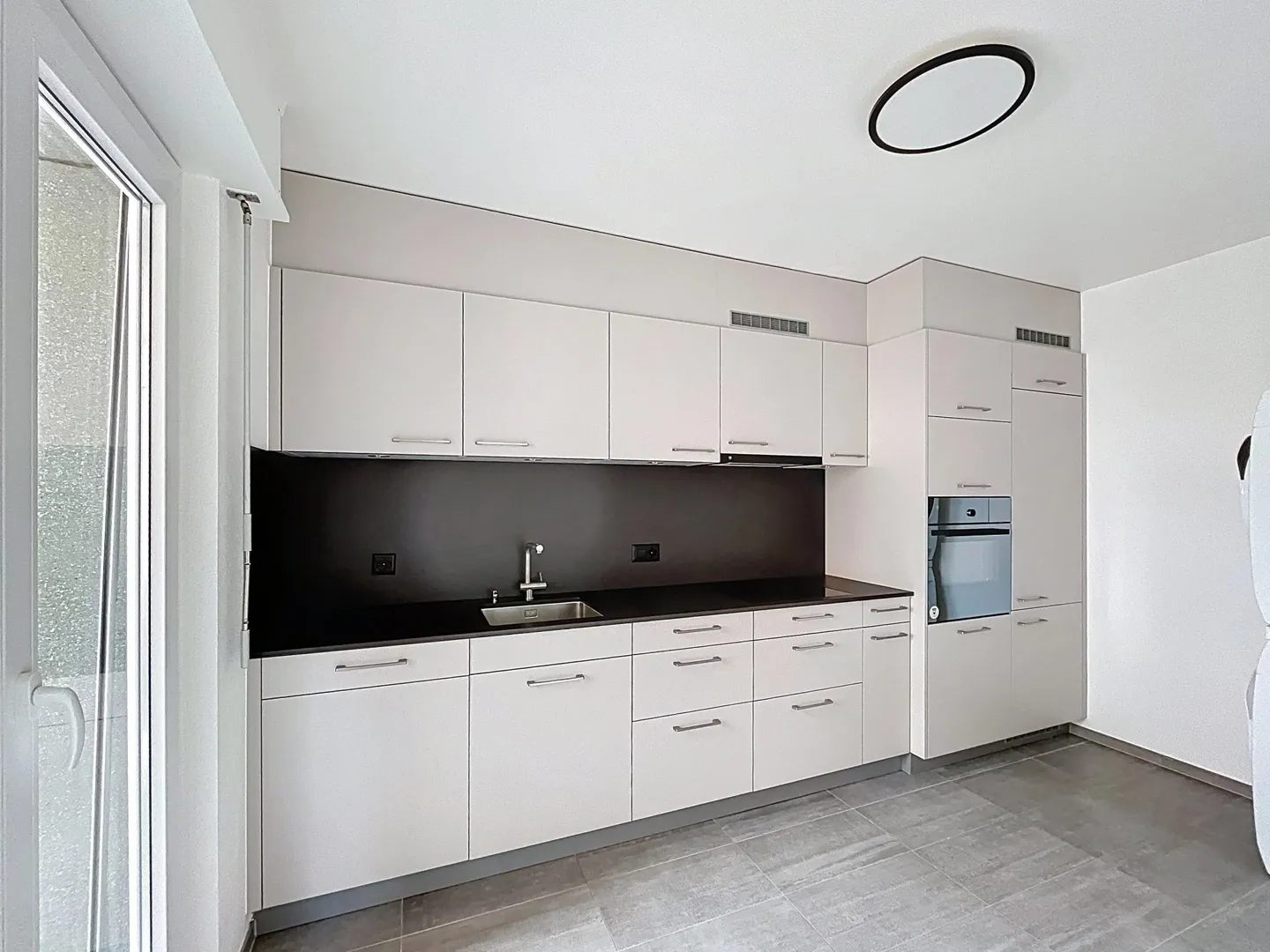Appartement de 4 1/2 pièces au centre de Sierre - Photo 3 of 13