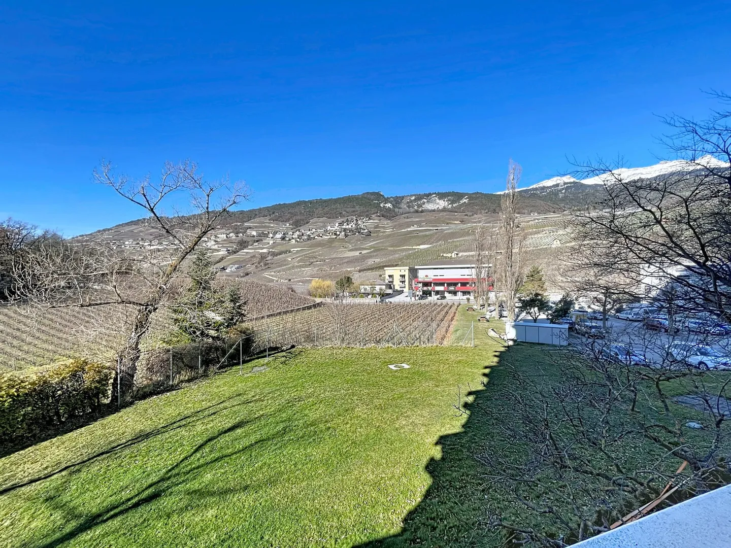 Lumineux 4.5 pièces avec balcon et vue dégagée à Sierre - Photo 3 of 7
