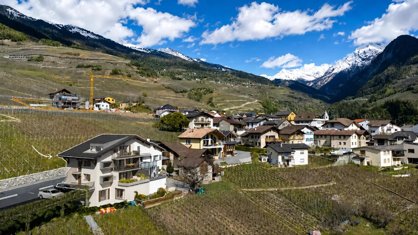 4,5 pièces en duplex sous les toits avec vue dégagée - Foto 1 von 8