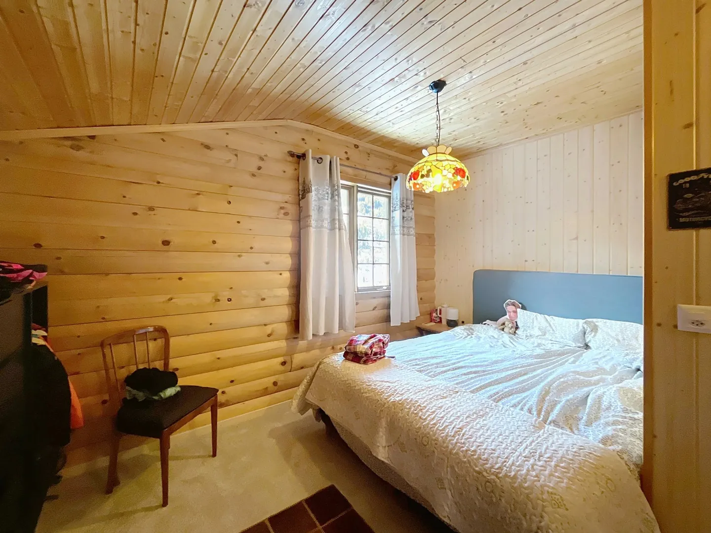 Chalet canadien en rondins avec deux appartements et vue imprenable - Photo 11 of 13