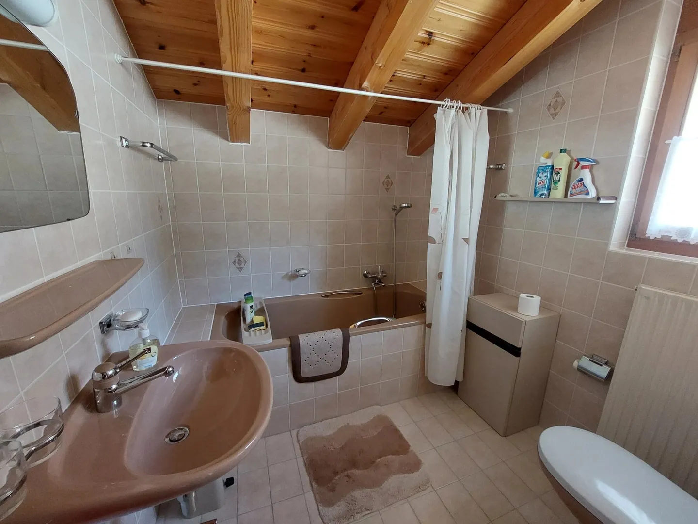Rare Object - Charming and spacious chalet in Crans-Montana - Photo 10 of 12