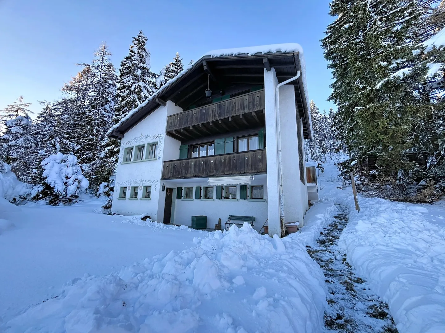 Chalet de deux appartements à quelques minutes du centre de Crans-Montana - Photo 1 of 13