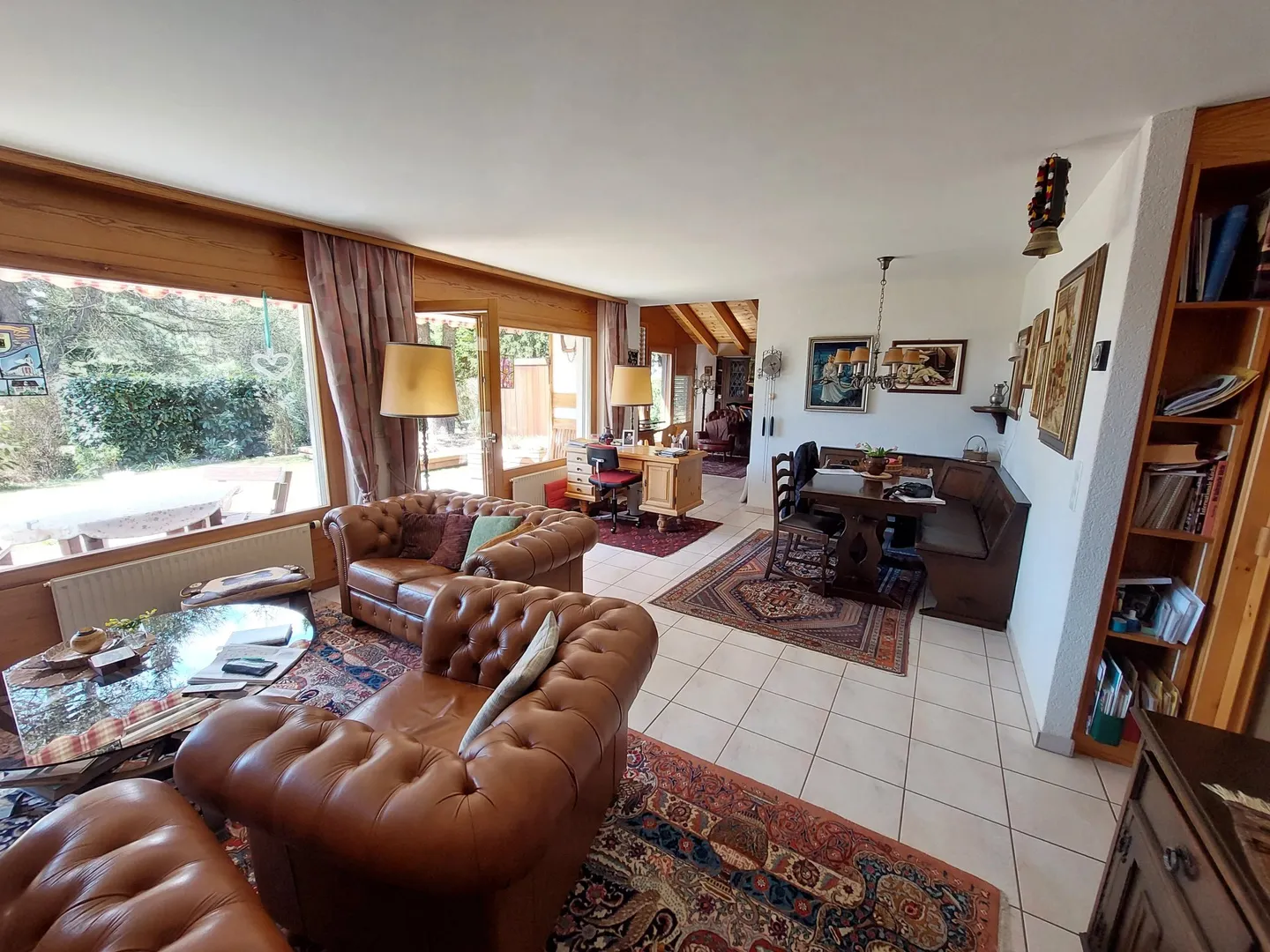 Rare Object - Charming and spacious chalet in Crans-Montana - Photo 2 of 12
