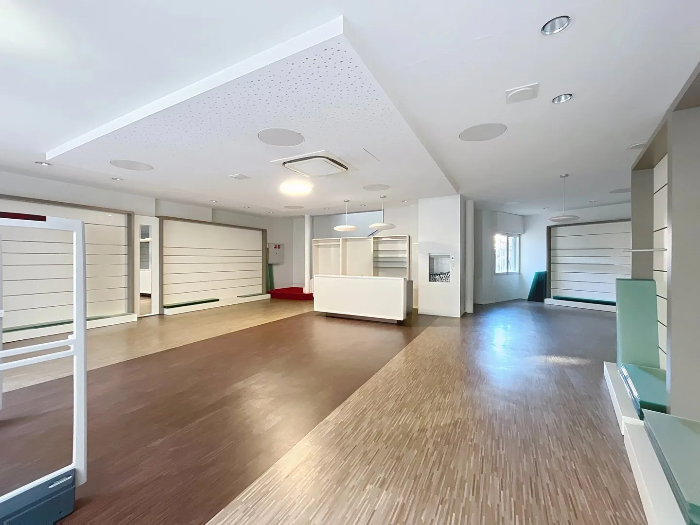 Local commercial au centre de Sion - Grandes surfaces modulables - Photo 5 of 13