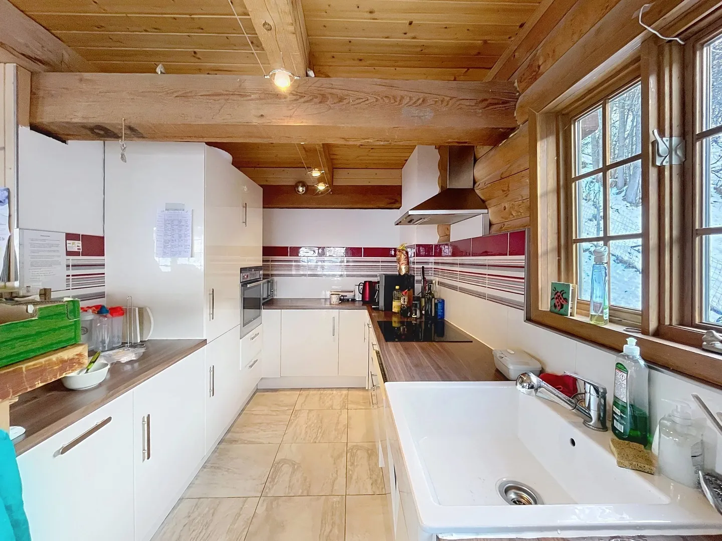 Chalet canadien en rondins avec deux appartements et vue imprenable - Photo 4 of 13