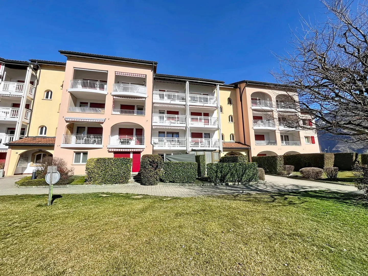 Joli studio dans le complexe du centre thermal des bains de Saillon - Photo 2 of 10