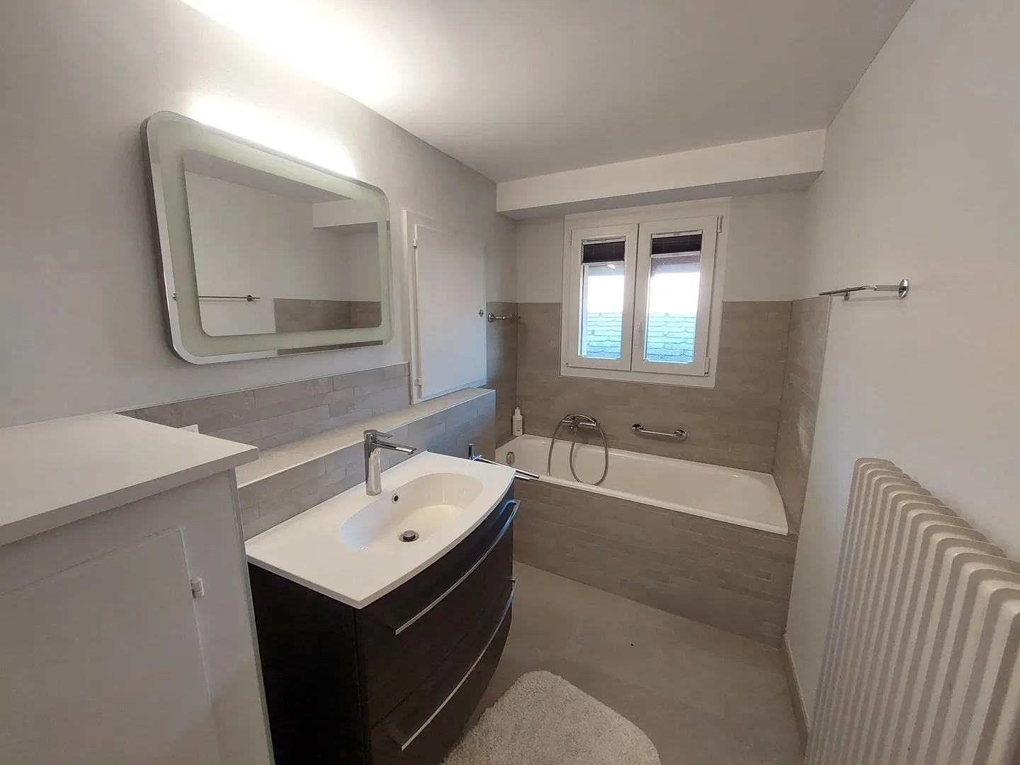 Charming partially renovated apartment in the heart of the village of Lens - Photo 5 of 8