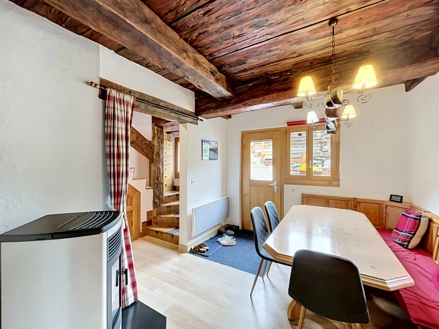 Alter Mazot in ein Chalet umgewandelt - Foto 2 von 13