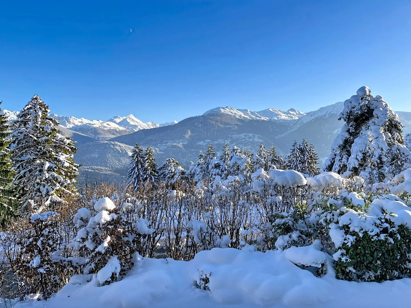 Chalet de deux appartements à quelques minutes du centre de Crans-Montana - Photo 10 of 13