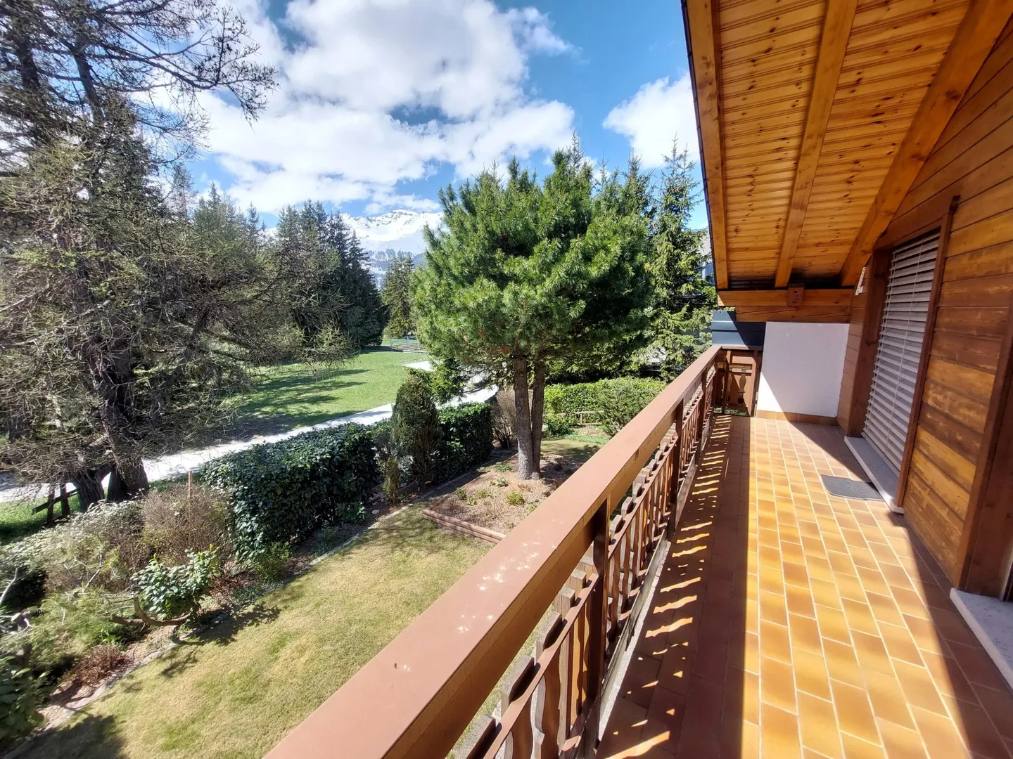 Rare Object - Charming and spacious chalet in Crans-Montana - Photo 11 of 12
