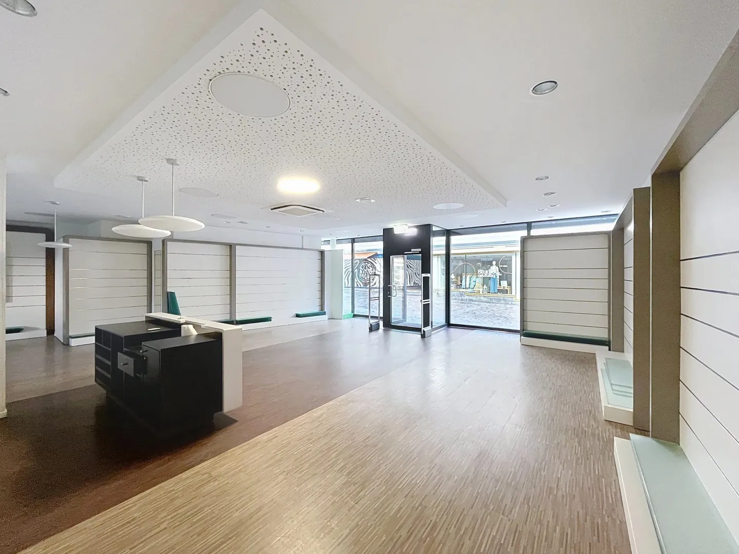 Local commercial au centre de Sion - Grandes surfaces modulables - Photo 4 of 13