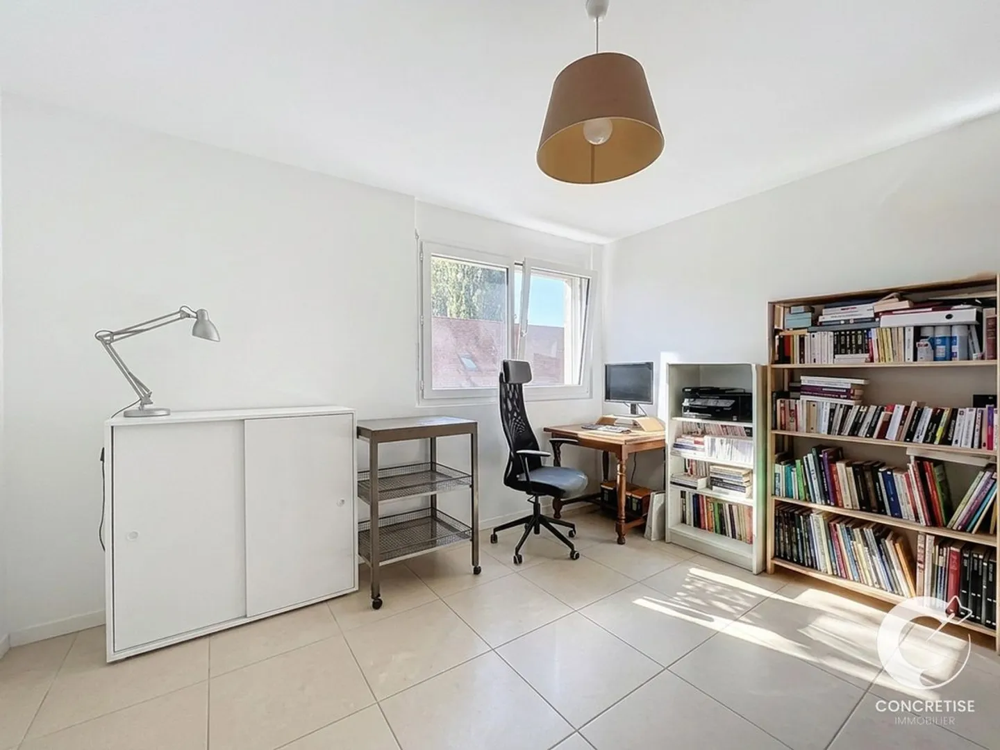 Large, bright 4.5 room apartment - Photo 9 of 13