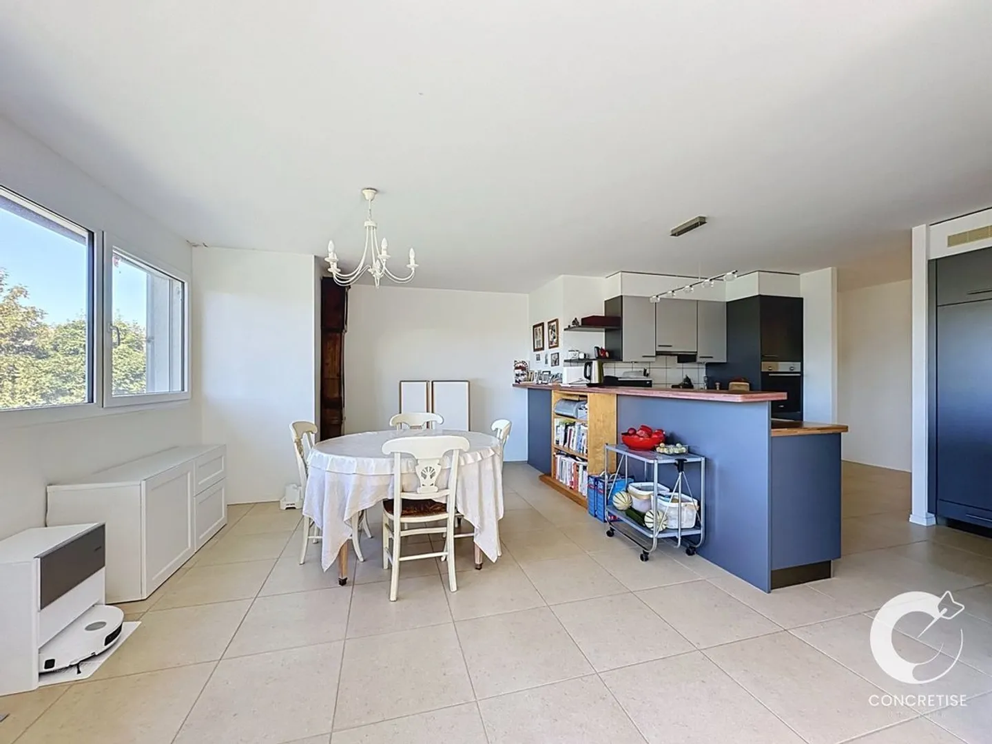 Large, bright 4.5 room apartment - Photo 4 of 13