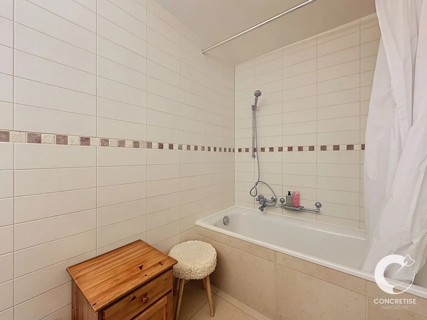 Large, bright 4.5 room apartment - Photo 10 of 13