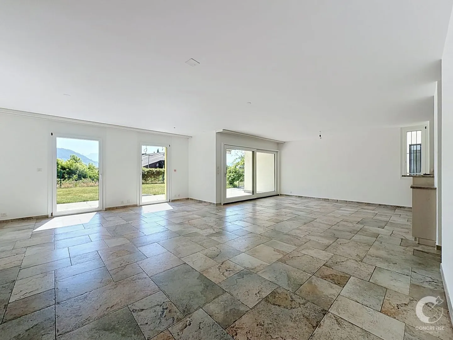 4.5-room duplex with garden and lake view - Photo 2 of 11