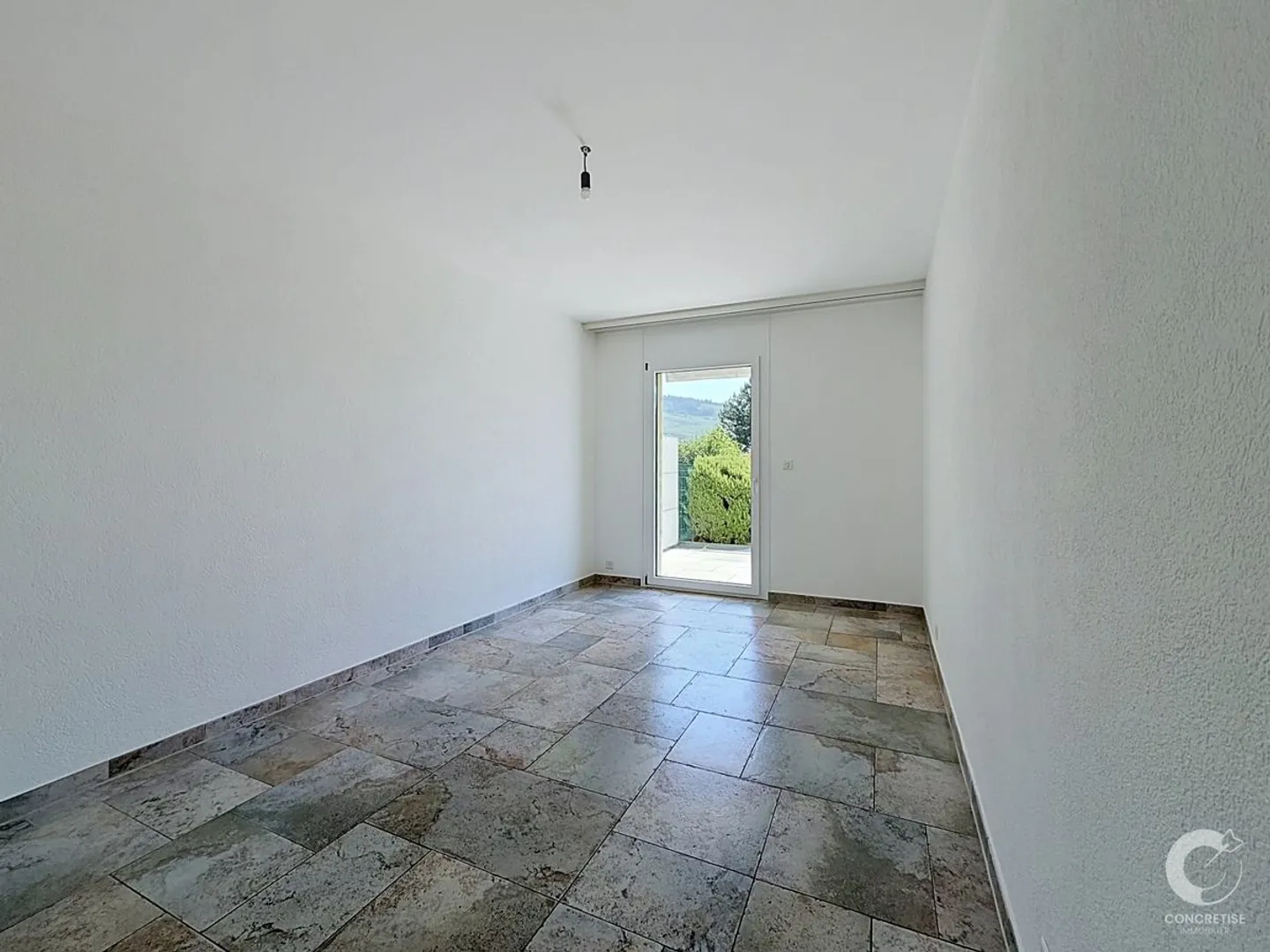 4.5-room duplex with garden and lake view - Photo 5 of 11