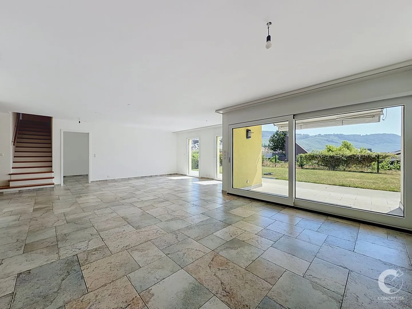 4.5-room duplex with garden and lake view - Photo 4 of 11