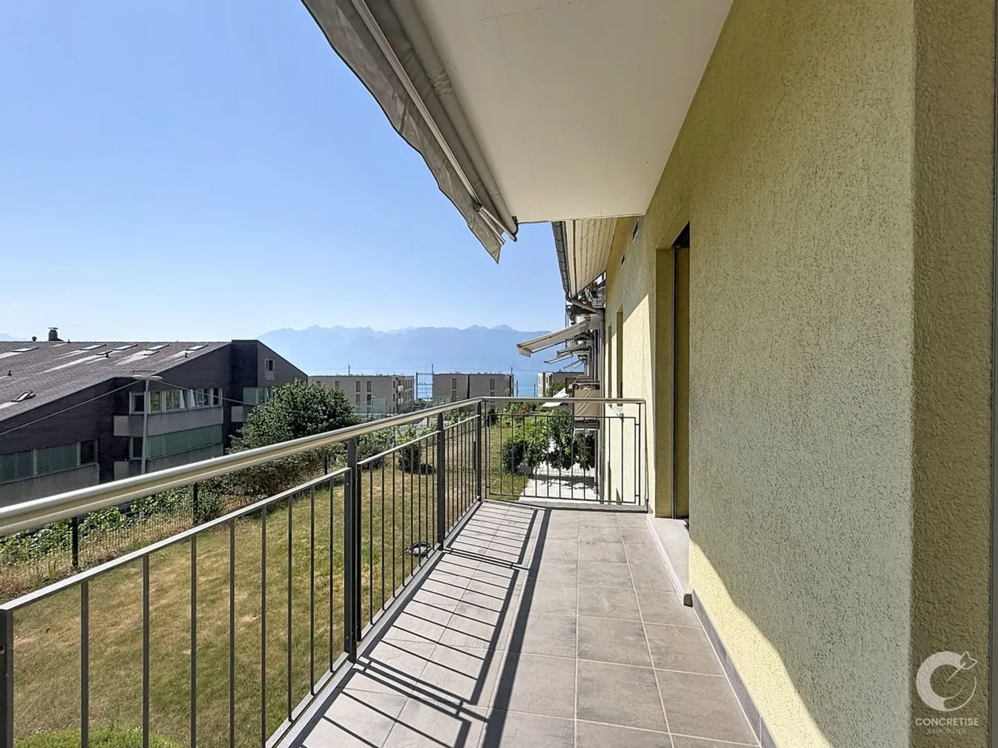 4.5-room duplex with garden and lake view - Photo 9 of 11