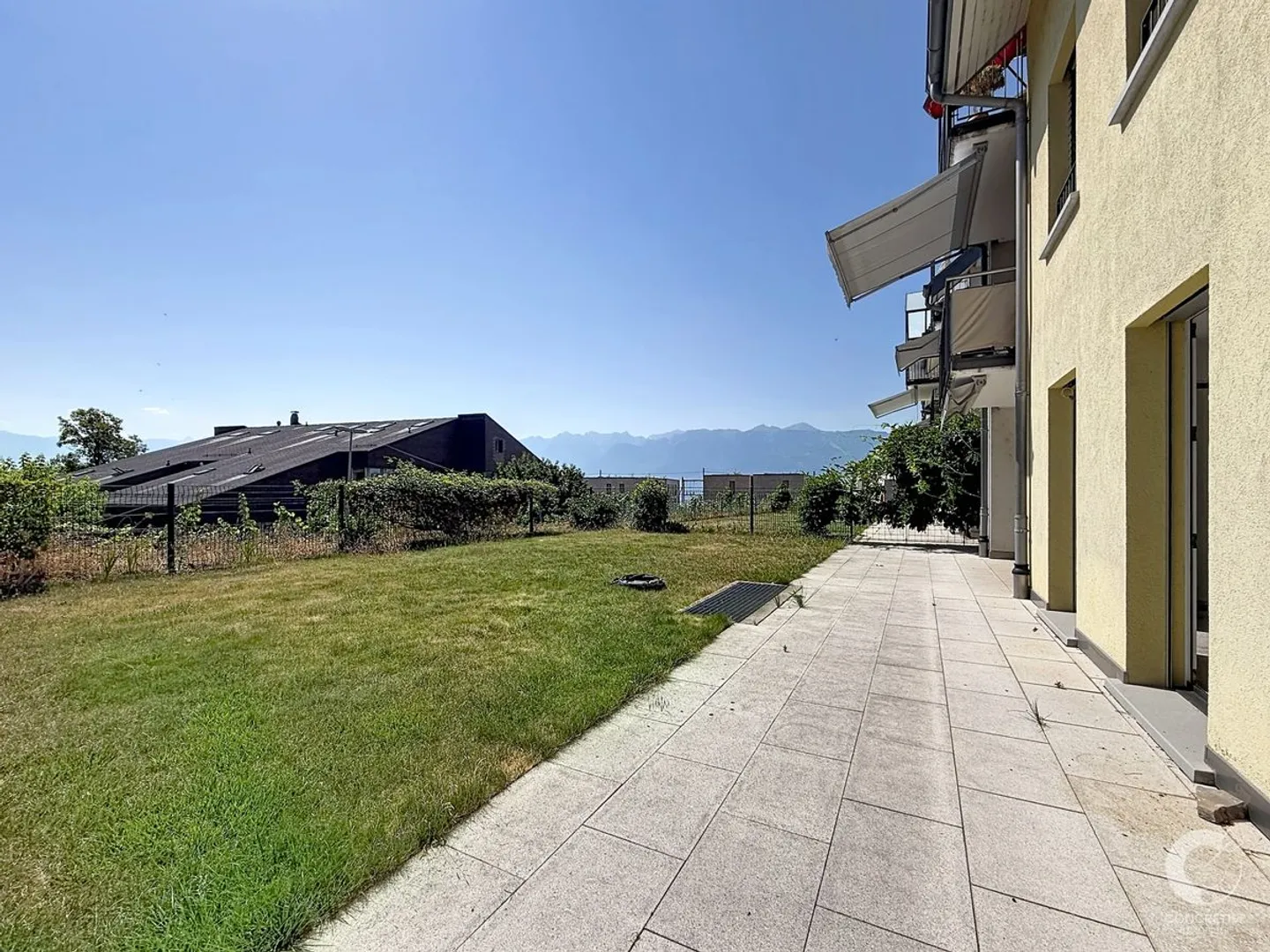 4.5-room duplex with garden and lake view - Photo 1 of 11