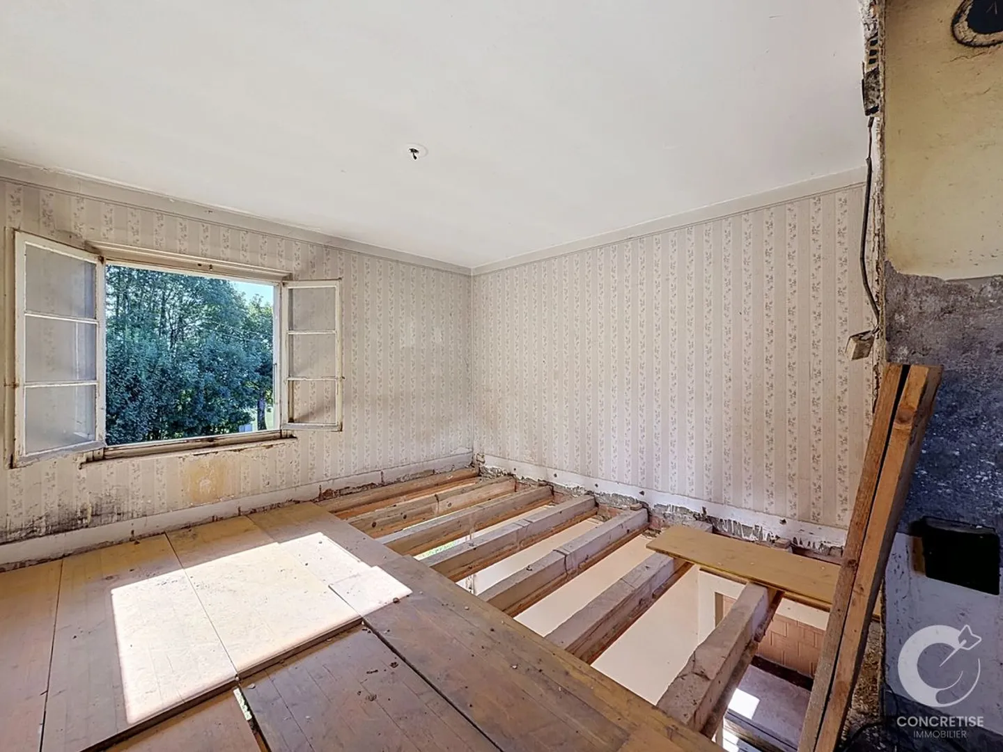 House to transform - a beautiful opportunity in Gimel - Photo 7 of 10